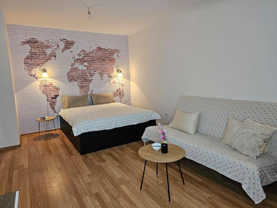 Grandpa Vojin'S Cozy Corner Apartment Subotica Bagian luar foto